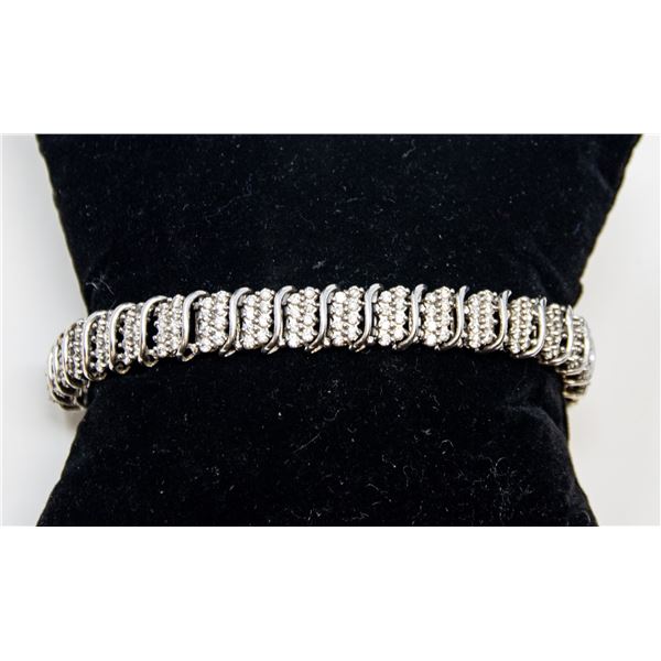 10K WHITE GOLD TENNIS BRACELET WITH CLEAR STONES,