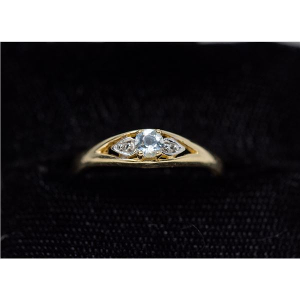 10K GOLD RING WITH AQUAMARINE STONE, APPROX SIZE