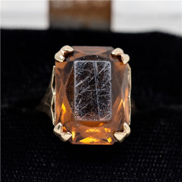 10K GOLD RING WITH SYNTHETIC TOPAZ STONE,