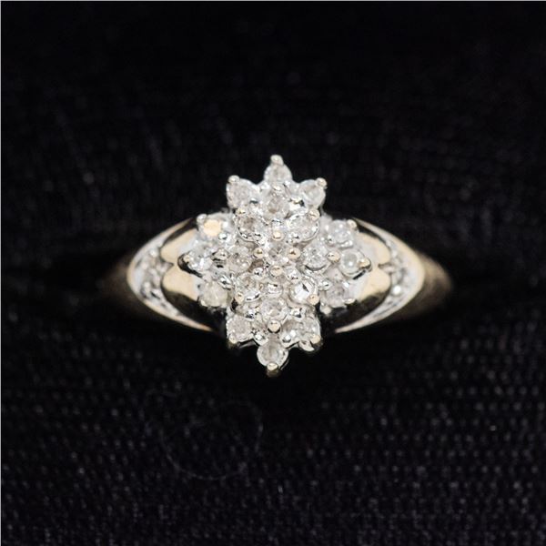 10K GOLD RING WITH CLEAR STONES, APPROX. SIZE 7