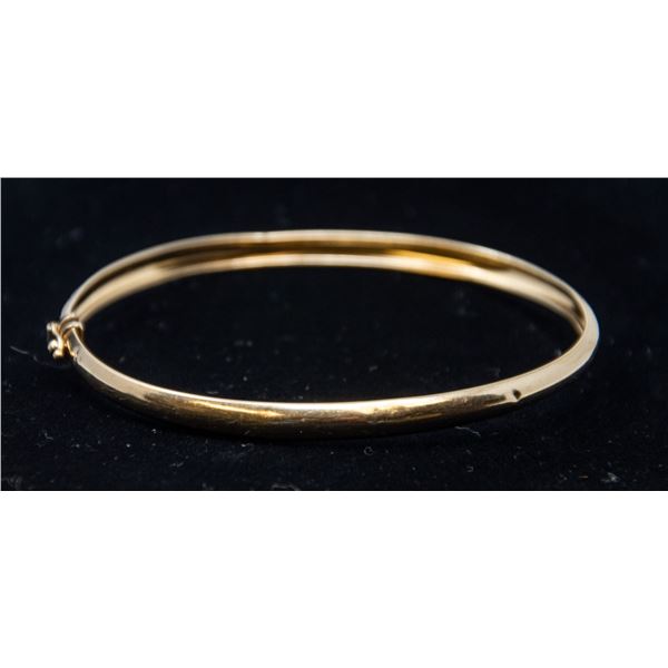 10K GOLD SIMPLE BANGLE WITH CLASP, APPROX. 7"