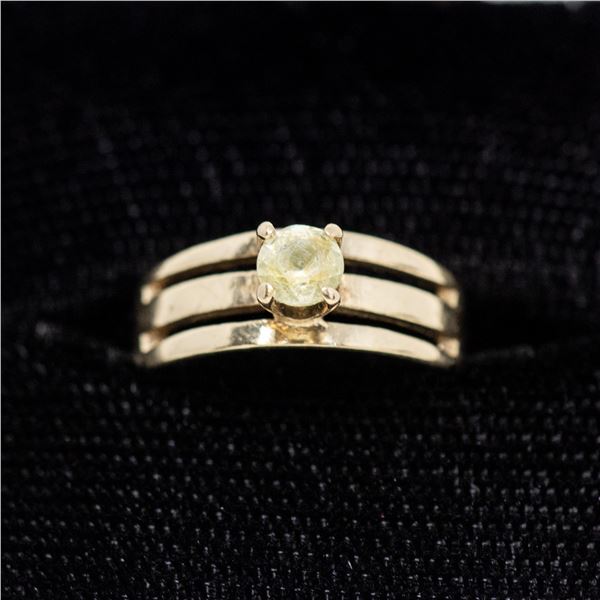 10K GOLD RING WITH CLEAR STONE, APPROX. SIZE 3