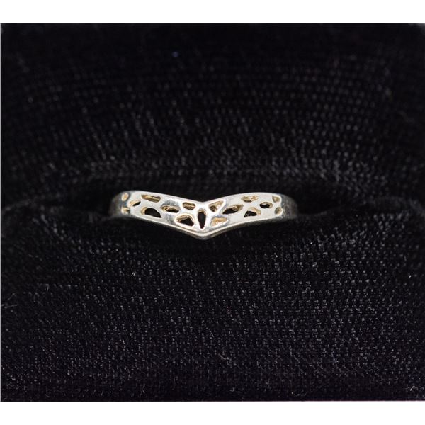 SILVER RING, SIMPLE PATTERN, APPROX. SIZE 4.5
