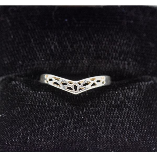 SILVER RING, SIMPLE PATTERN, APPROX. SIZE 4.5