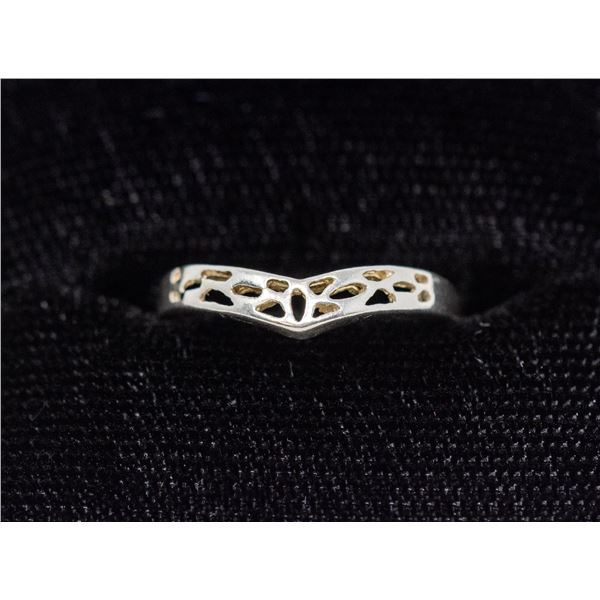 SILVER RING, SIMPLE PATTERN, APPROX. SIZE 4.5