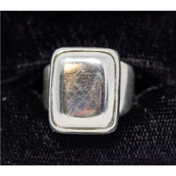 SILVER RING, ROUNDED RECTANGLE PATTERN, A