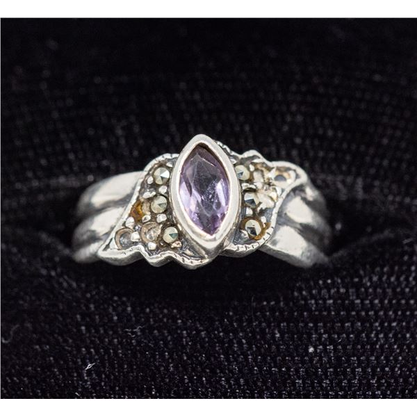 SILVER RING WITH VIOLET STONE, APPROX. SIZE 7