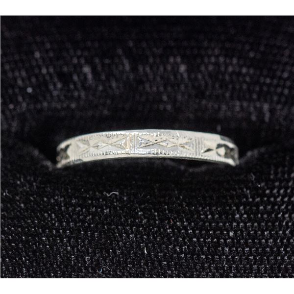 SILVER RING WITH DIAMOND CUT PATTERN, APPROX.