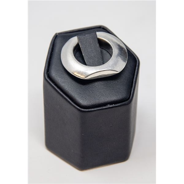 SILVER RING, MOD PATTERN, APPROX. SIZE 6