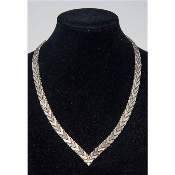 SILVER V-SHAPED NECKLACE 18"