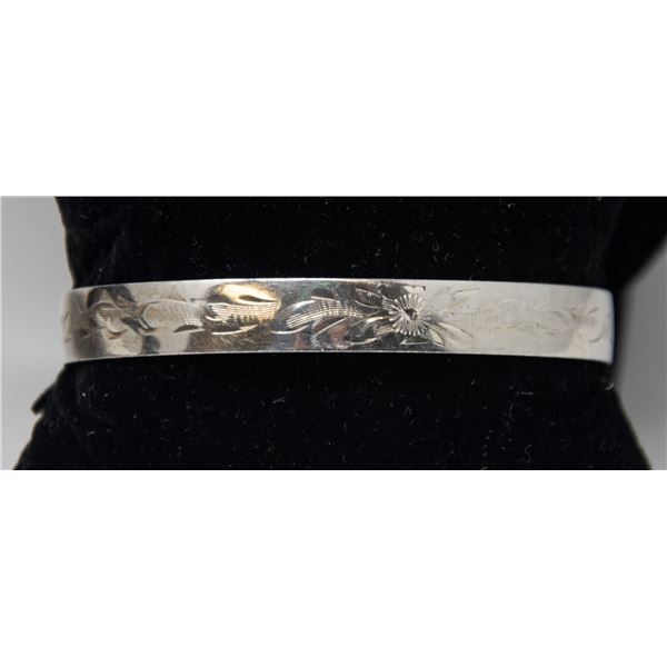 STERLING SILVER BANGLE WITH ENGRAVED PATTERN,