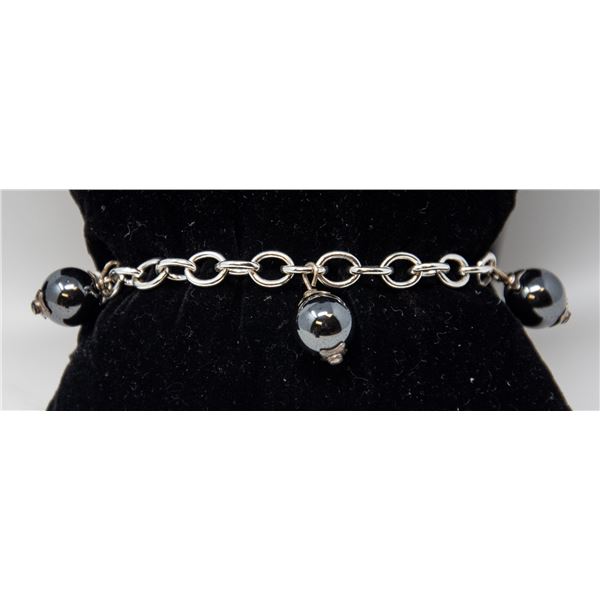SILVER BRACELET WITH GUNMETAL BALLS 7"