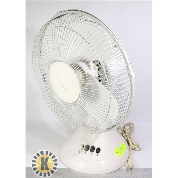 HOMESTYLES WHITE 3-SPEED OSCILLATING TABLE