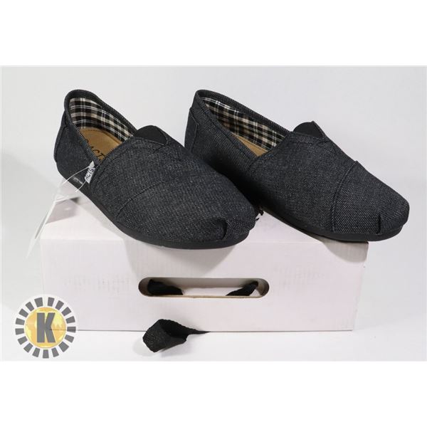 PAIR OF  ACTS  STANDARD SLIP ON SHOES- SIZE 7.5