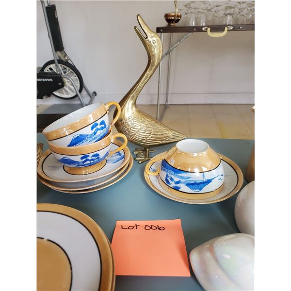 Antique Dishes & Collectible Decor