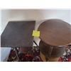 Image 1 : 2 Vintage Side Tables