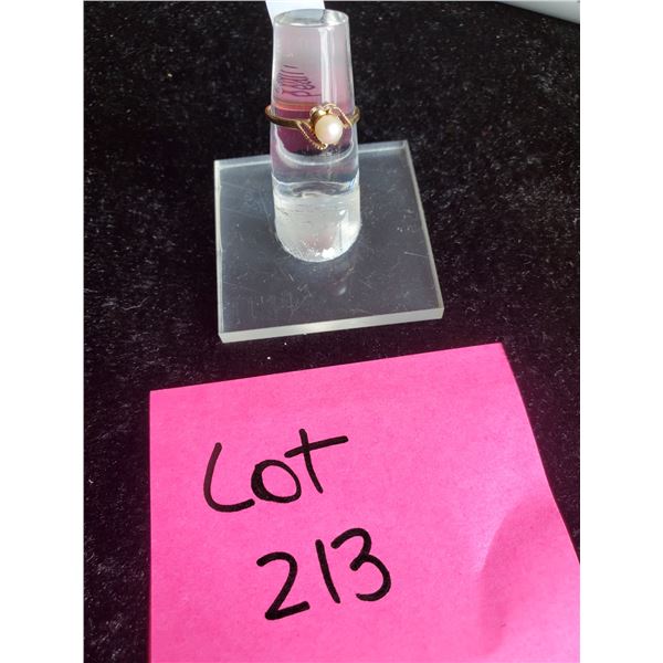 Ladies 10k Gold Pearl Ring