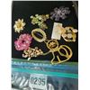 Image 1 : Assorted Brooches