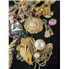 Image 2 : Assorted Brooches & Other Pieces