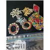 Image 1 : Assorted Brooches