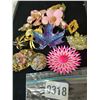 Image 1 : Assorted Brooches