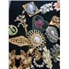 Image 3 : Assorted Brooches