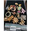 Image 1 : Assorted Brooches