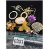 Image 1 : Assorted Brooches