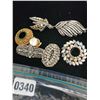 Image 1 : Assorted Brooches