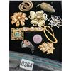 Image 1 : Assorted Brooches