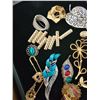 Image 3 : Assorted Brooches