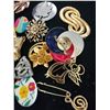 Image 2 : Assorted Brooches