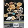 Image 1 : Assorted Brooches