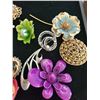 Image 4 : Assorted Brooches