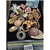 Image 1 : Assorted Brooches