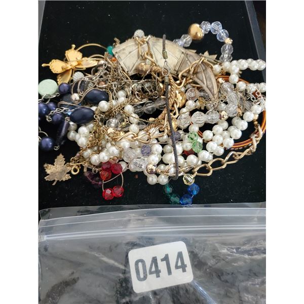 Assorted Jewelry Pieces