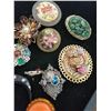 Image 3 : Assorted Brooches