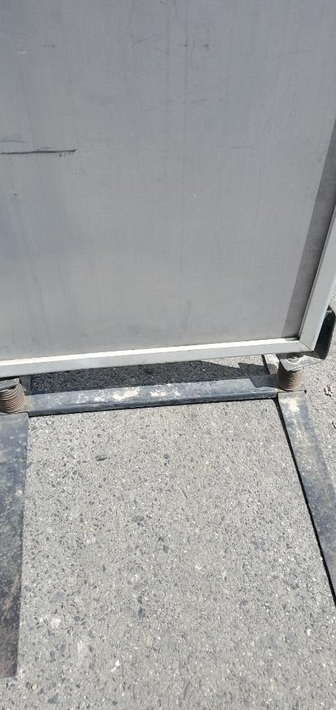 4' wind resistant tip proof Spring loaded sign