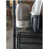 Image 2 : 3 PET CARRIERS AND HUMIDIFIER