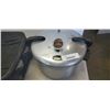 Image 2 : National pressure cooker with small suitcase