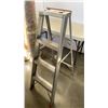 Image 2 : ALUMINUM 4 FOOT A FRAME LADDER