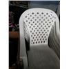 Image 2 : 6 WHITE STACKING PATIO CHAIRS