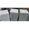 Image 2 : 3 white metal cabinets