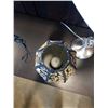 Image 8 : 4 LAMPS - BLACK FLOOR LAMP, METAL BASE FLOOR LAMP AND 2 TABLE LAMPS