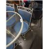 Image 3 : WHITE METAL GLASSTOP DINING TABLE WITH 4 METAL CHAIRS WITH BLUE CUSHIONS - 3 FOOT DIAMETER X 29.5 IN