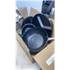 Image 3 : Box of pots/pans and kitchenware