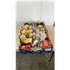 Image 1 : TRAY OF COIN BANKS AND FIGURES