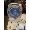 Image 8 : SEWING MACHINE AND FAN