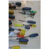 Image 2 : Bundle of Screwdrivers 3 Chisels