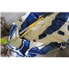 Image 2 : Rubber 3'x5' Dingy/Raft and 2 Oars